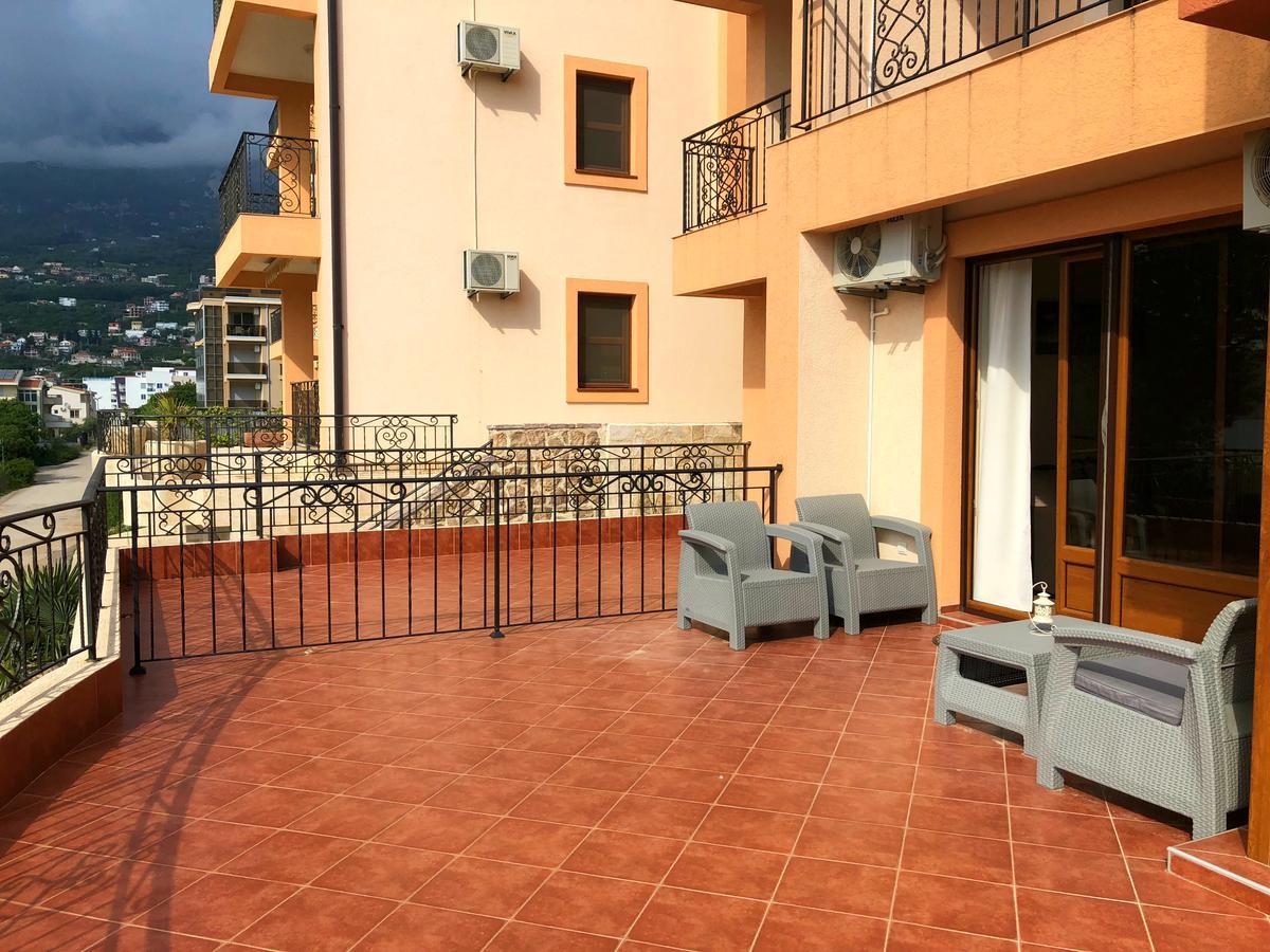 Sun&Sea Apartment Dobra Voda Luaran gambar