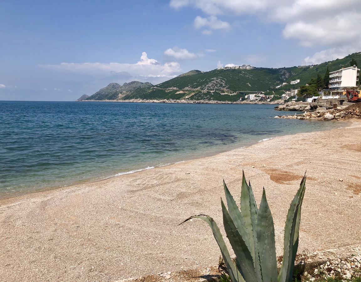 Sun&Sea Apartment Dobra Voda Luaran gambar