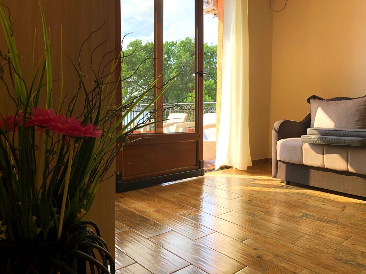 Sun&Sea Apartment Dobra Voda Luaran gambar