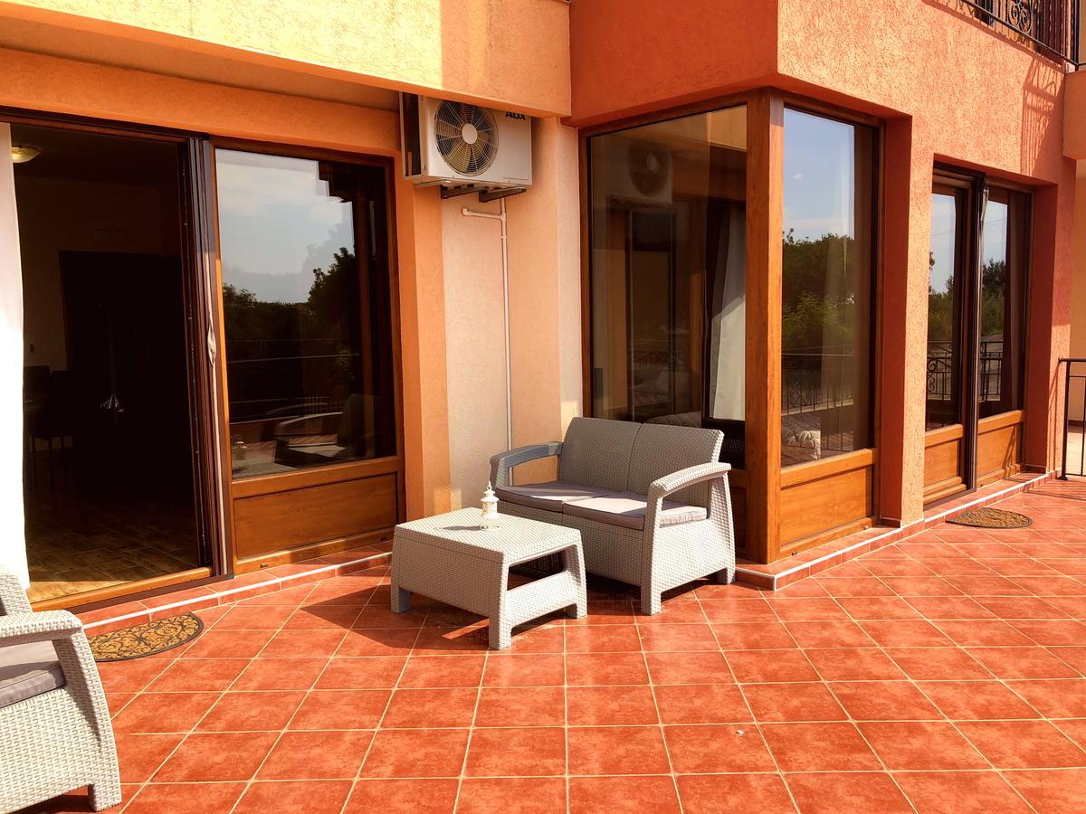 Sun&Sea Apartment Dobra Voda Luaran gambar